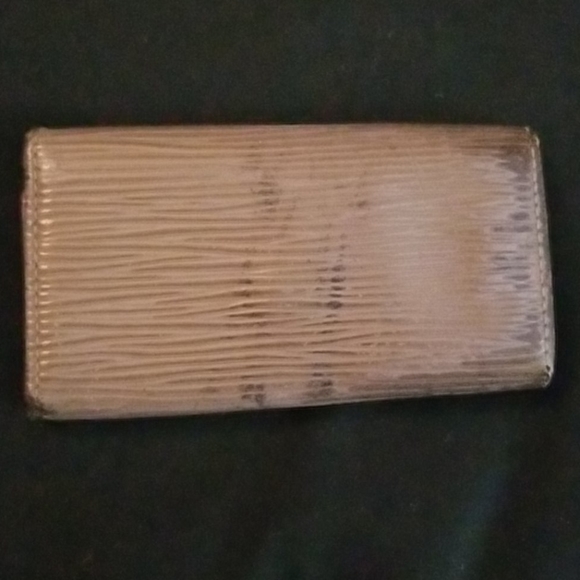 Used authentic Grey/Taupe Louis Vuitton key wallet - Picture 11 of 15